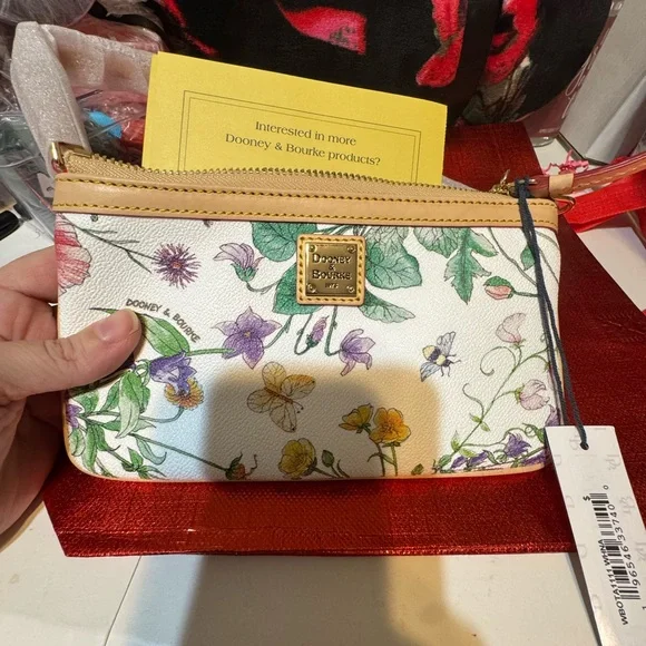 Dooney & Bourke Floral Cream Wristlet NWT - Picture 2 of 2